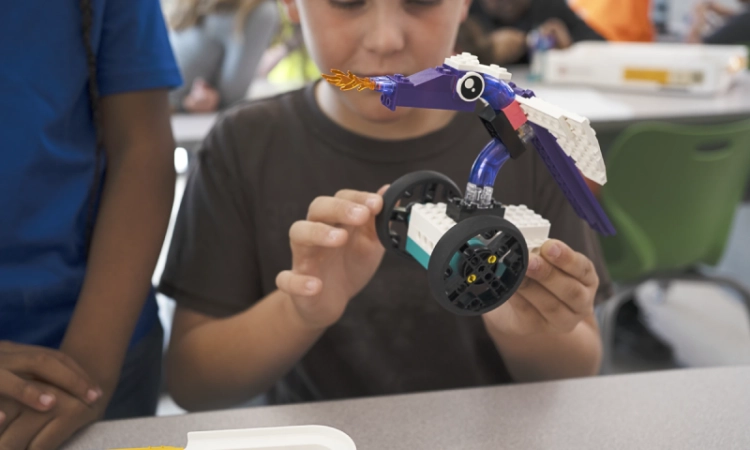 LEGO® Education Informatyka i AI 8+