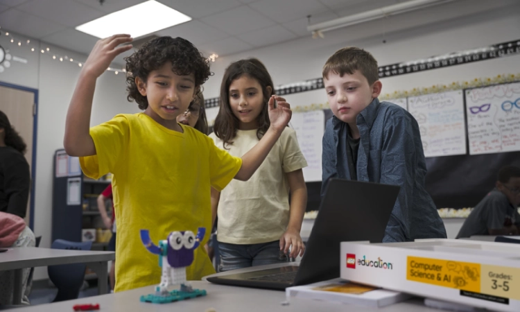 LEGO® Education Informatyka i AI 8+