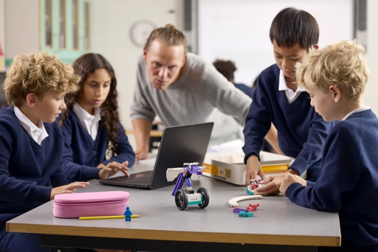 LEGO® Education Informatyka i AI 11+